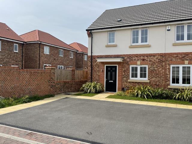 3 bed end of terrace to let in Wakefield