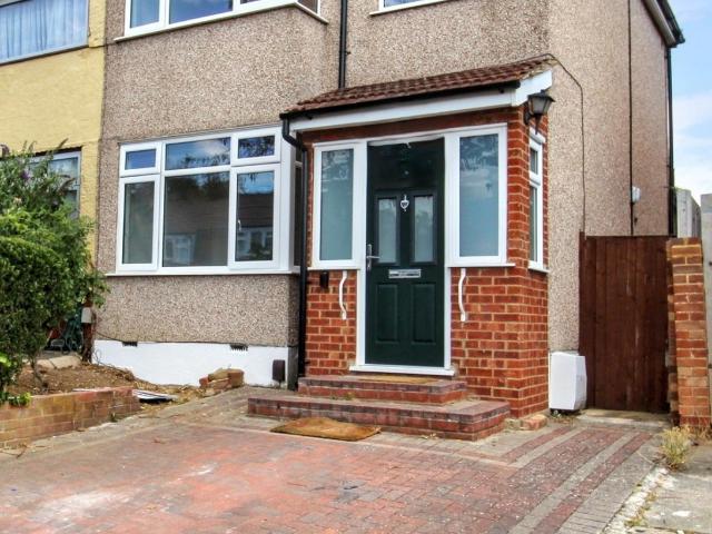 3 bed end of terrace to rent Bellevue Road, Romford RM5