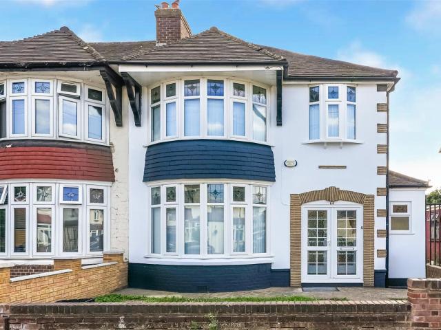 3 Bed End of Terrace House To Let