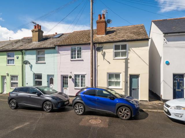 3 bed end of terrace house to rent in primrose gardens, bushey, wd23