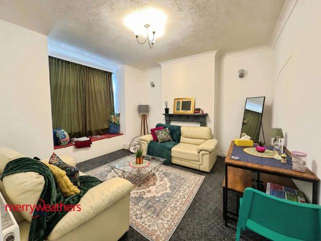 3 bed end of terrace house to rent in Sherwood Crescent, Rotherham