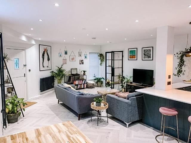 3 Bed End Terrace, The Hayloft, SW17