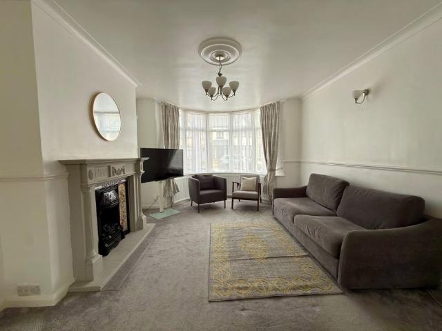 3 Bed End Terrace, Wilmington Gardens, IG11