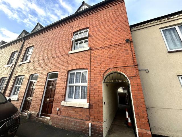 3 bed End Terrace House To Let