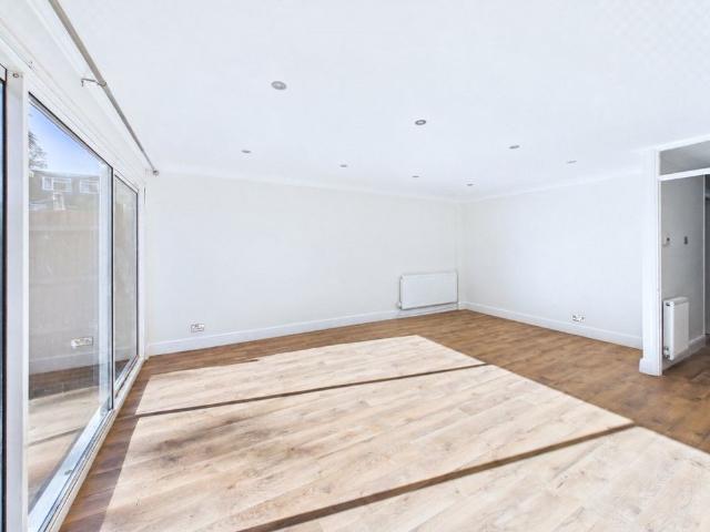 3 bed End Terrace House for rent
