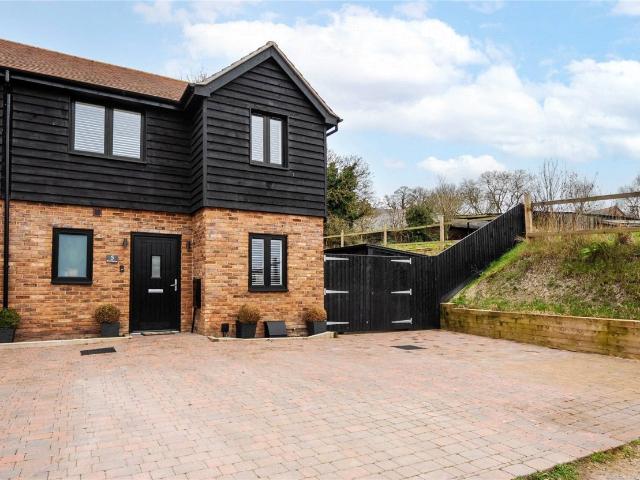 3 bed End Terrace House for Rent