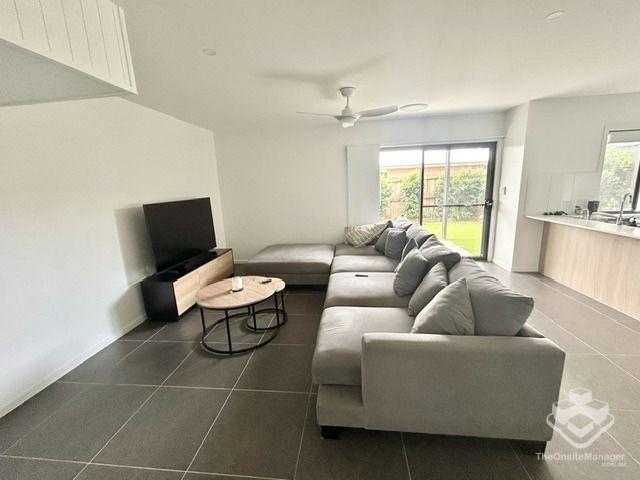 3 bed family townhouse home Double Garage