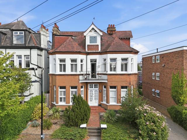 3 Bed For Sale in Westcliff on sea