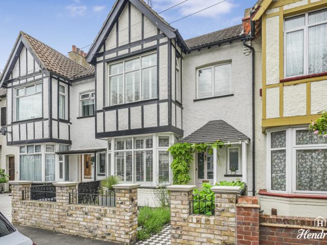 3 Bed For Sale in Westcliff on sea