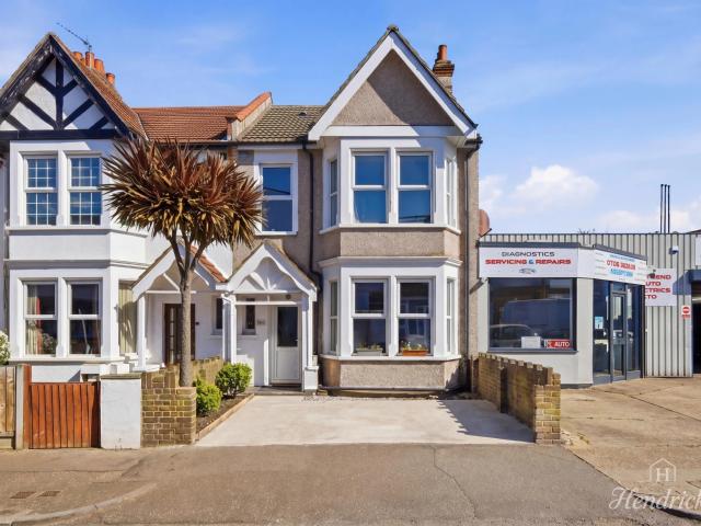 3 Bed For Sale in Westcliff on sea