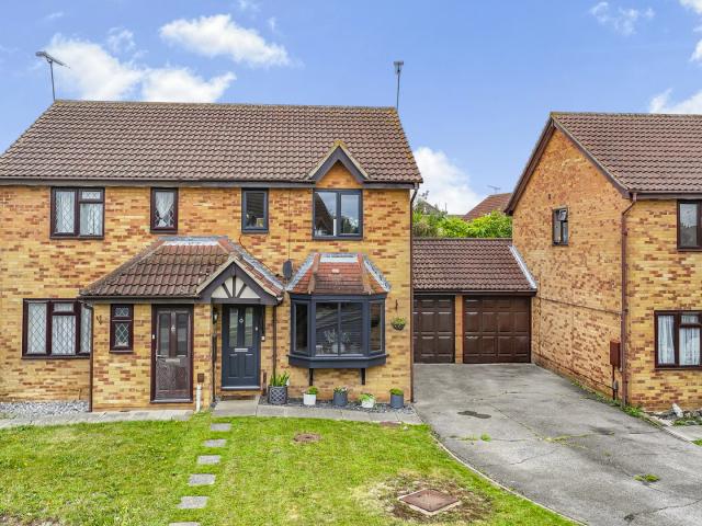 3 Bed For Sale in Southend on sea