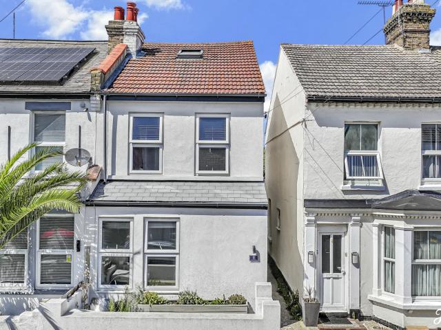 3 Bed For Sale in Southend on sea