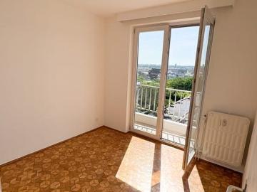 3 Bed Forest Apt w/ Balcony & Fireplace