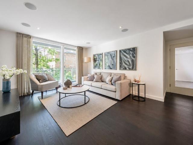 3 Bed Flat, Moore House, SW1W