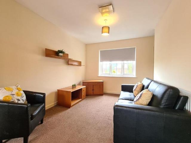 3 bed flat at 404 Milton Road, Cambridge