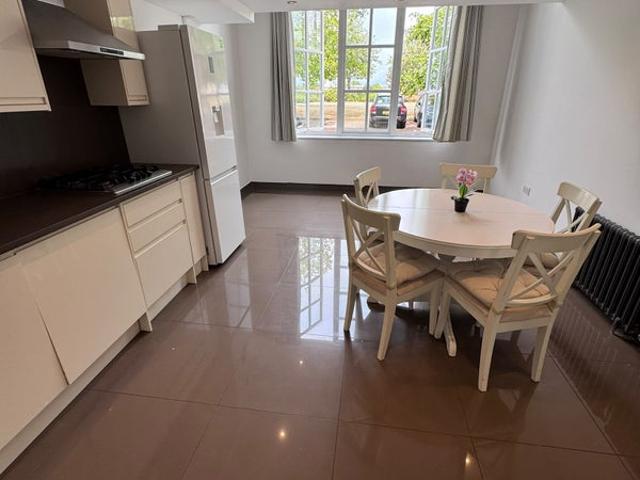 3 Bed Flat Available, SE18