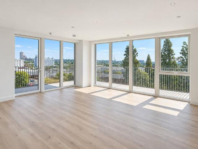 3 Bed Flat, Affinity House, HA0