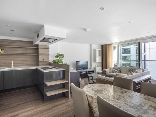 3 Bed Flat, Buckhold Road, SW18