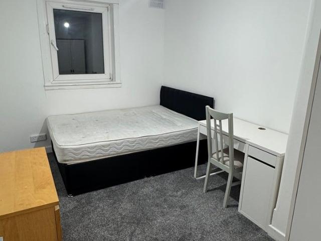 3 Bed Flat, Broomhouse Loan, EH11