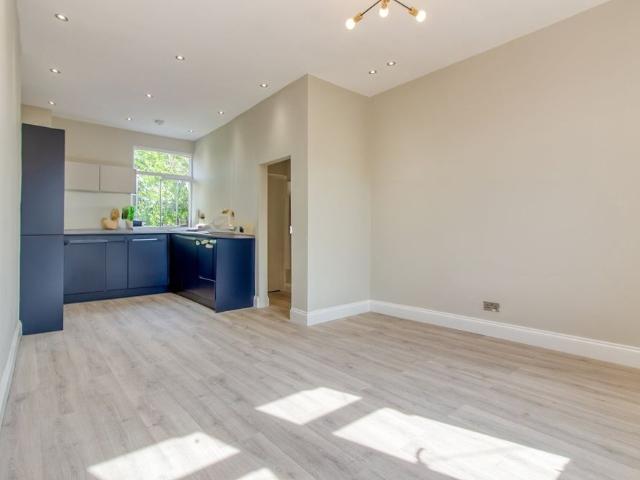 3 Bed Flat, Culverden Road, SW12