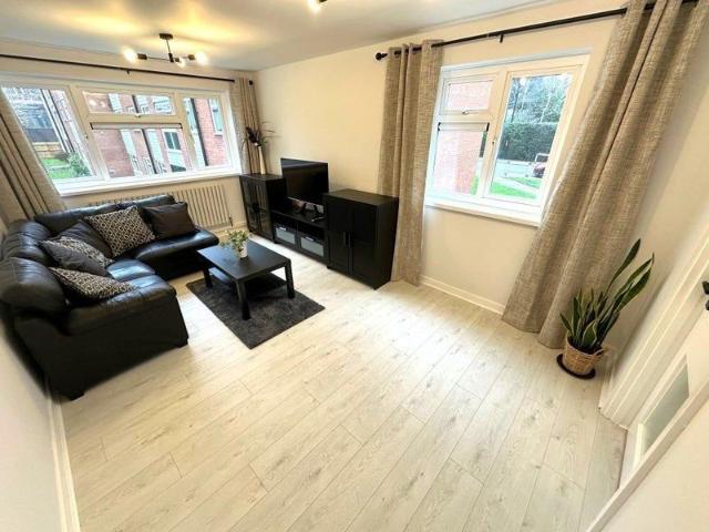 3 Bed Flat, Castleton Court, B15