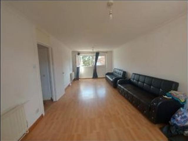 3 Bed Flat, Cape Close, IG11
