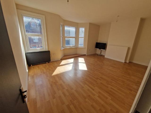 3 Bed Flat, Cardigan Street, LU1