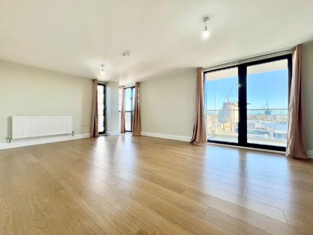 3 Bed Flat, Charter House, IG1