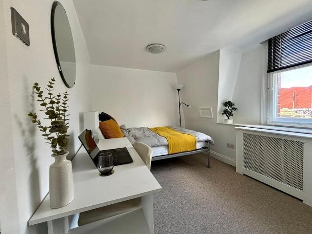3 Bed Flat, Exide House, WC2H