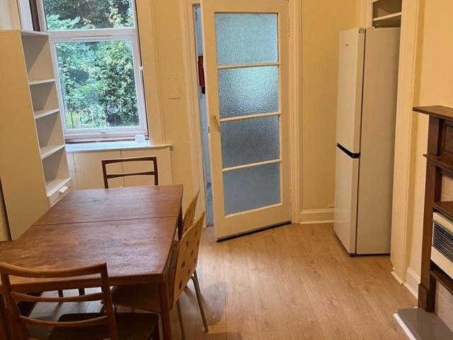 3 Bed Flat, Edinburgh, EH11