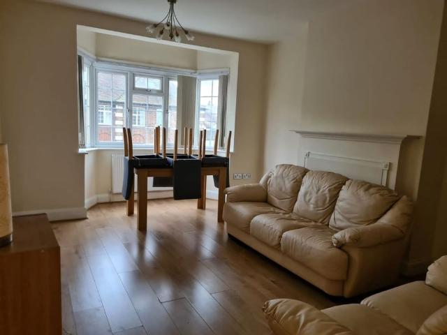 3 Bed Flat, Florence Mansions, NW4