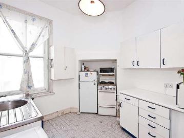 3 bed flat for sale