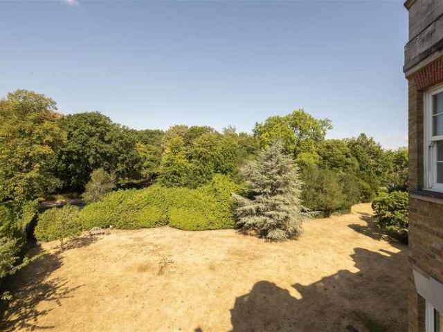 3 bed flat for sale