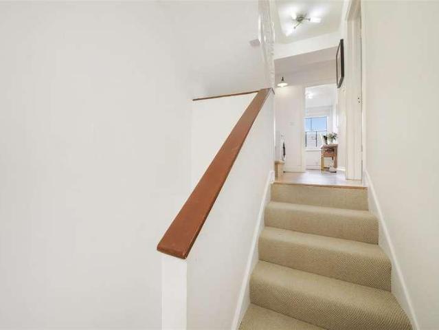 3 bed flat for sale