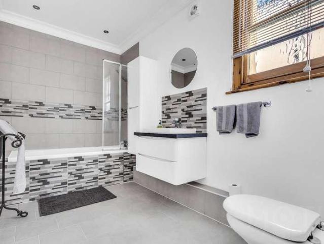 3 bed flat for sale