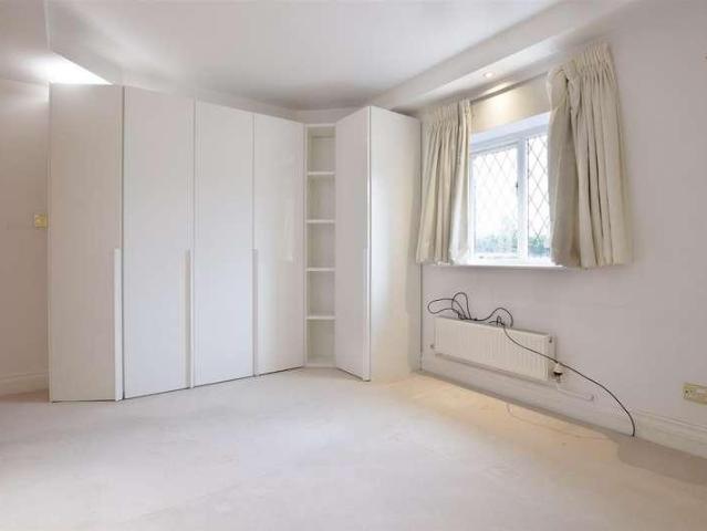 3 bed flat for sale
