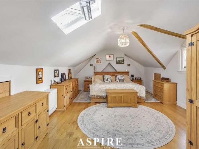 3 bed flat for sale