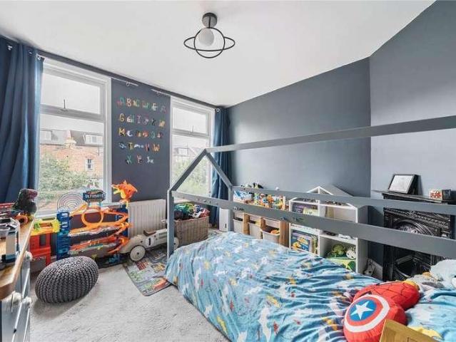 3 bed flat for sale