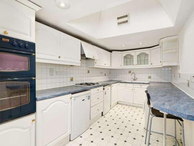 3 bed flat for sale