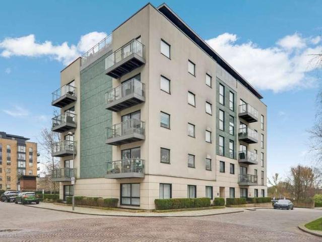 3 bed flat for sale