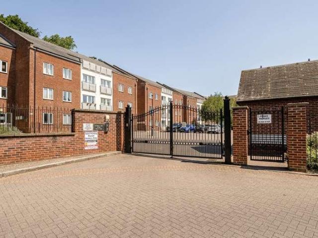 3 bed flat for sale