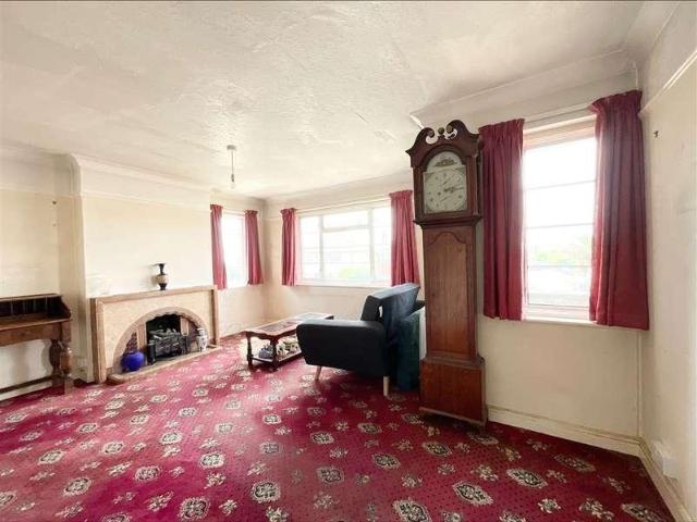 3 bed flat for sale