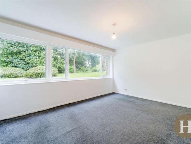 3 bed flat for sale