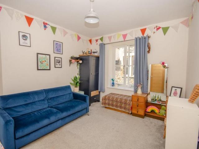 3 bed flat for sale