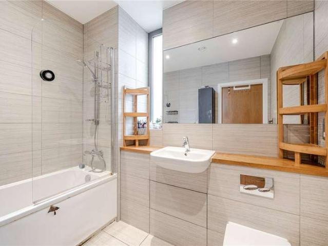 3 bed flat for sale
