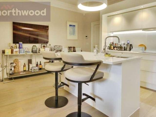 3 bed flat for sale