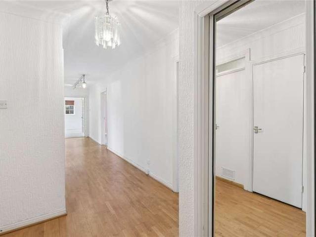 3 bed flat for sale