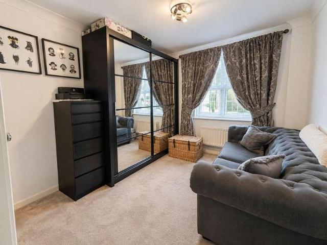 3 bed flat for sale