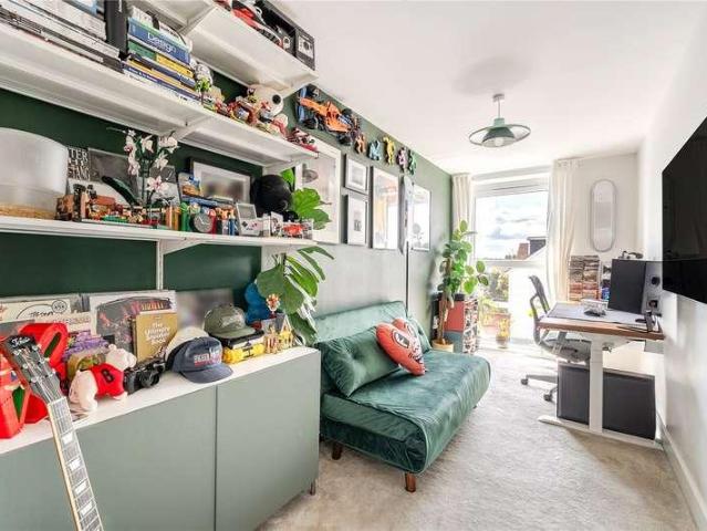3 bed flat for sale