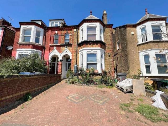 3 bed flat for sale